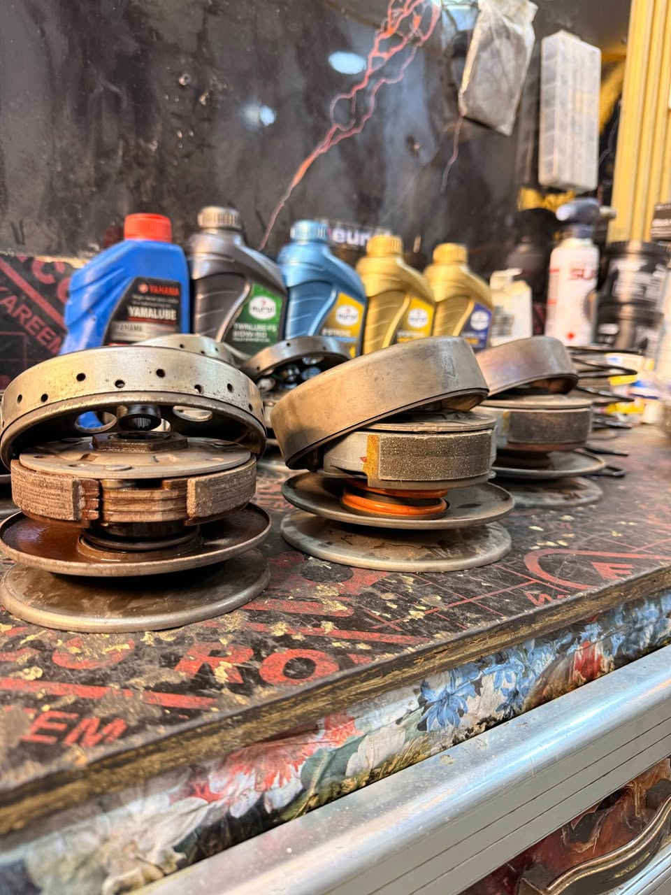 سلام عليكم 
توفر كلجات خلفي 140 عام 
توفر كلجات خلفي 120 عام 
توفر كلجات امامي 140 عام 
توفر كلجات امامي 120 عام 
سلفات بمجميع احجامه 120 وال 140 
جويترات عقول كذالك 
مكائن البريز والاكزز والببغاء النوزل 
توفر مكاين 120 رياضيه 
مكان كربلاء البوبيات قرب اسواق برتقاله 
*********** كربلاء, العراق
