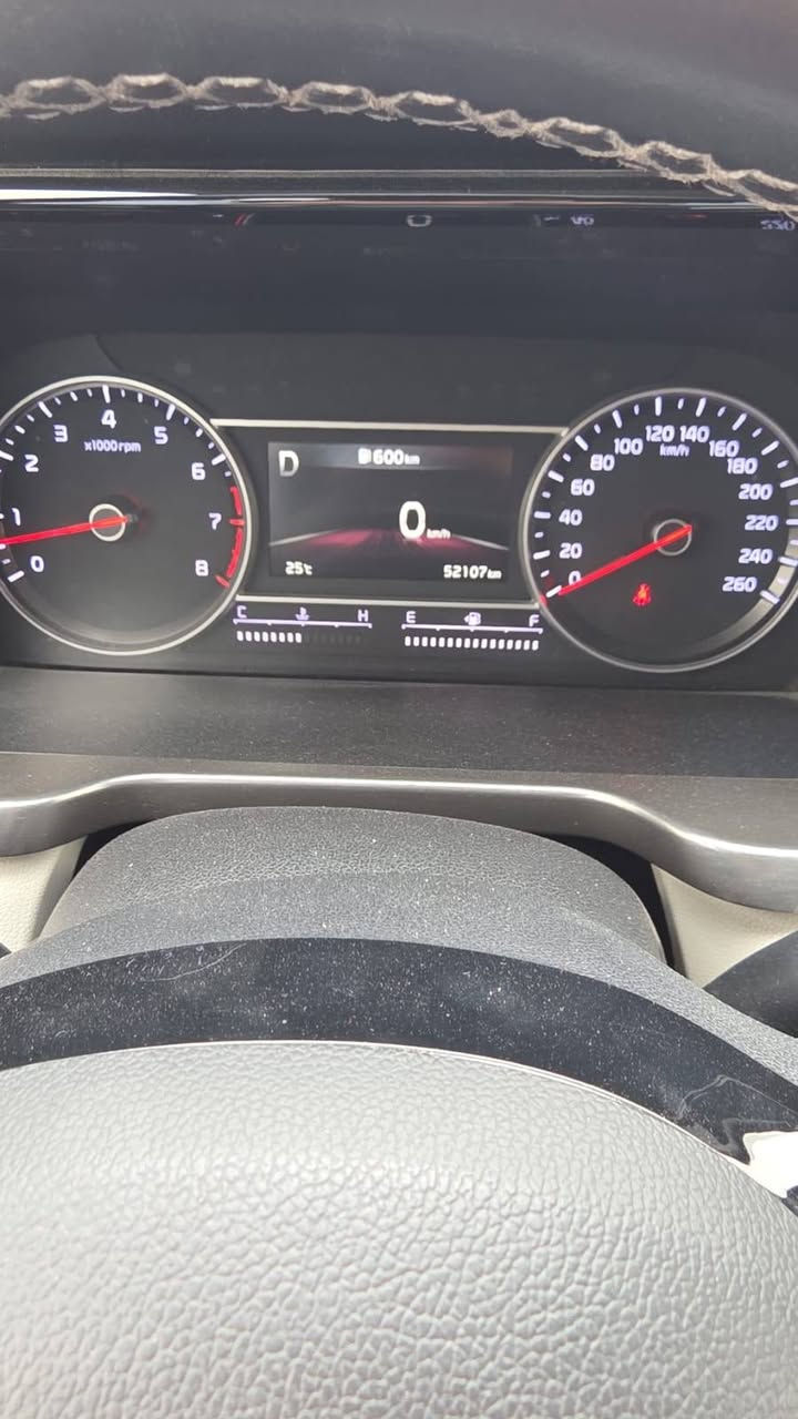 السلام عليكم 
سورنتوا ٢٠٢١ للبيع جديده جدا ماشيه ٥٢ الف 
مكفولة عدا اصبعين بارد بالباب الراكب
كير ماوس
جنطه كهرباء 
تشغيل عن بعد 
مكانها النجف
266$ سعرها 
***********
