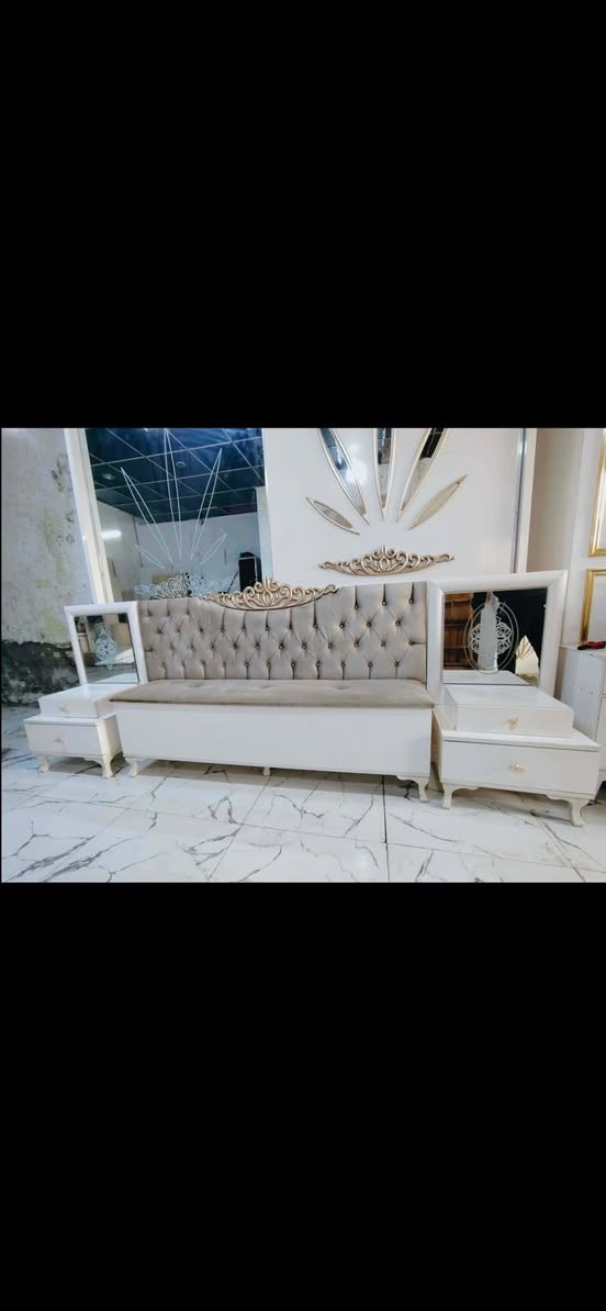 سلام عليكم غرفة نوم 8 قطع للبيع (450) وبيها مجال مكاني بغداد الحرية ***********
