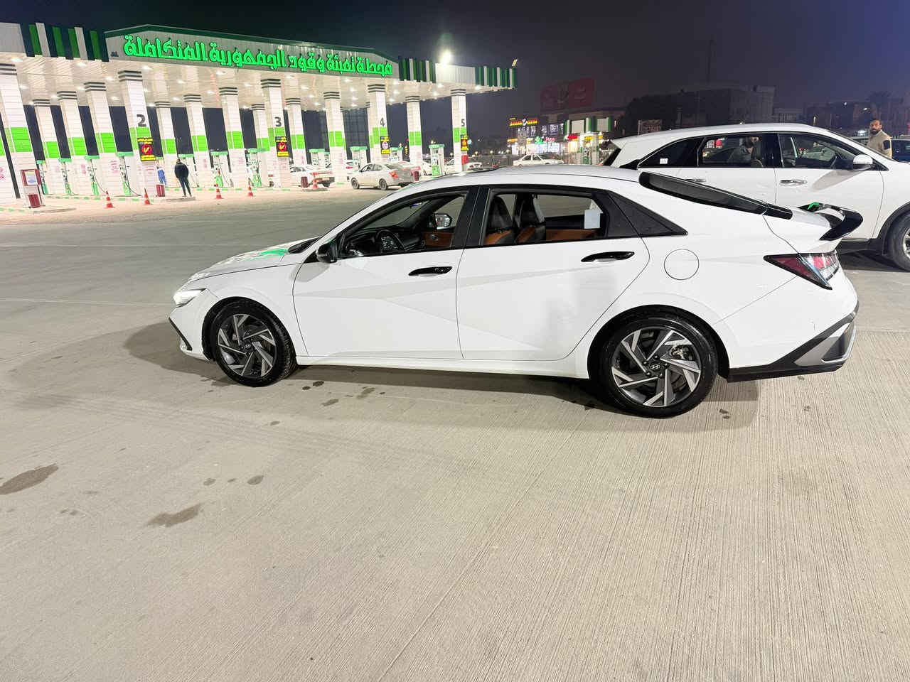 سلام وعليكم هونداي النتره تجميع صيني موديل 2024 رقم اربيل جديد ماشيه 32 بيها بارد مكانين وبيها بنيد تبديل اصلي فقط سياره جديده السعر 128 شراي يتصل رقم هاتف ***********
