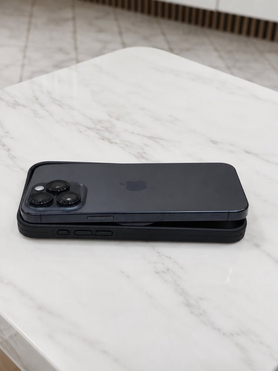 للبيع iPhone 15 Pro Max 🖤
256GB | Black Titanium

نظيف جداً، شغال 100%، 
الشاشة أصلية من آيفون آخر، مو تجارية، وباقي القطع سليمة.  
البطارية 79%، بدون كارتون.  
فقط زلخ صغير بالشاشة ما يأثر.

الموقع: النجف الأشرف — الكوفة قرب نفق مسلم بن عقيل  
السعر: 950 ألف قابل للتفاوض للجاد فقط.


**إذا كنت صاحب هذا الإعلان وتريد حذفه لأي سبب، رجاءا أرسل رسالة إلى الدعم الفني**