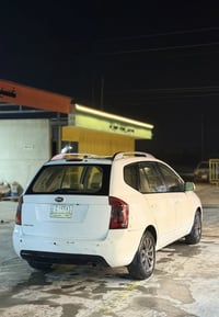 للبيع كيا كارنز موديل 2011 للاستفسار 07810815676