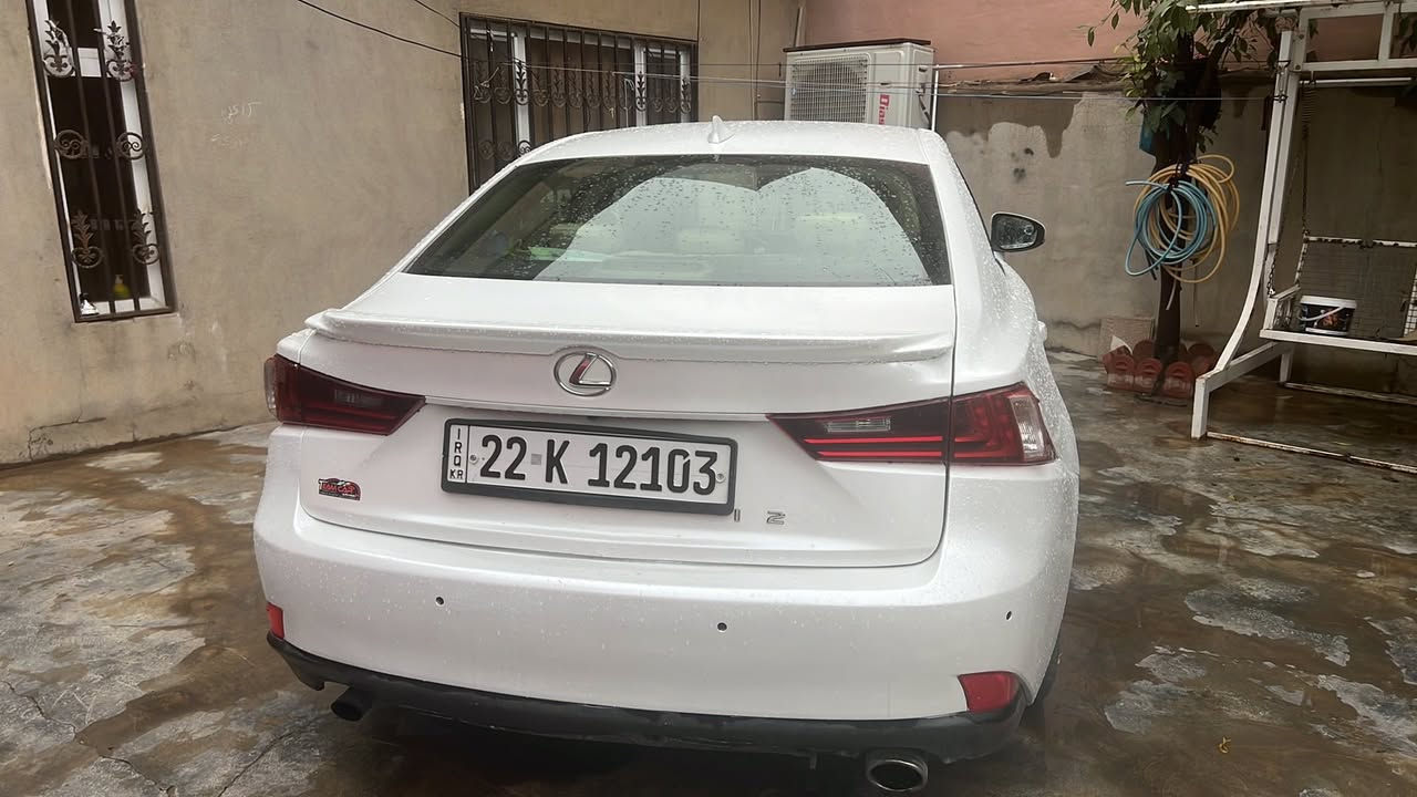 سلام عليكم لكزز موديل 2016 Is 20t
سقف سلايت 
كير شفت 
3 انظمت قياده 
كوشن كهرباء جلد 
هواي بيه موصفات بعد 
مكان سياره كركوك  
*********** وتساب
سعر خاص
