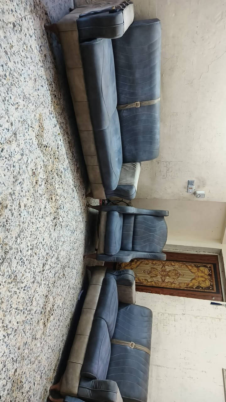 تخم 10 مقاعد تكمه نضيف جدا سعر 240 وبي مجال مكان بياع كو توصل بكروه  يوجد   وتساب***********
