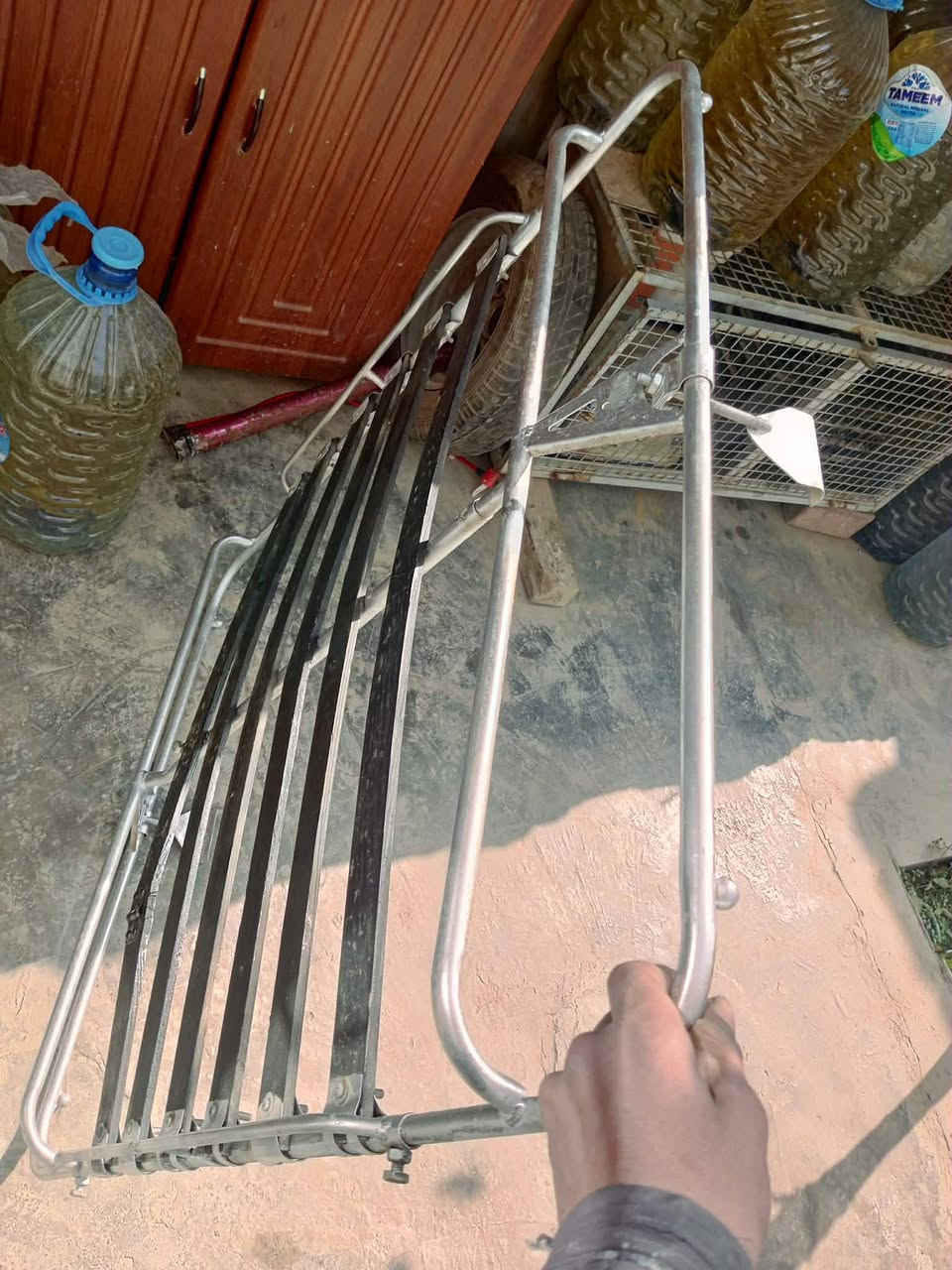 سيبايه لبيع ترهم لي سياره او ستوته سعرها ٣٥وبيها مجال مكاني كركوك حي العسكري ***********
