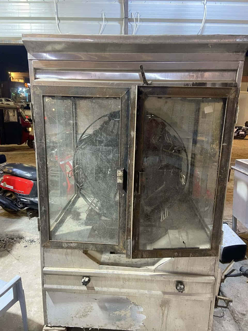 للبيع/للببع
كابينة كباب ومقبلات
و شواية دجاج كهربائيه
تعمل حطب وغاز جاهزه وشغاله
سعر الكابينه /٤٠٠ الف دينار كامله
سعر الشوايه ٨٠٠ الف دينار كامله وشغاله
العنوان هيت مطعم كرسبي لاند بجانب محكمة هيت
للاستفسار الاتصال
 على الرقم ***********// ***********
