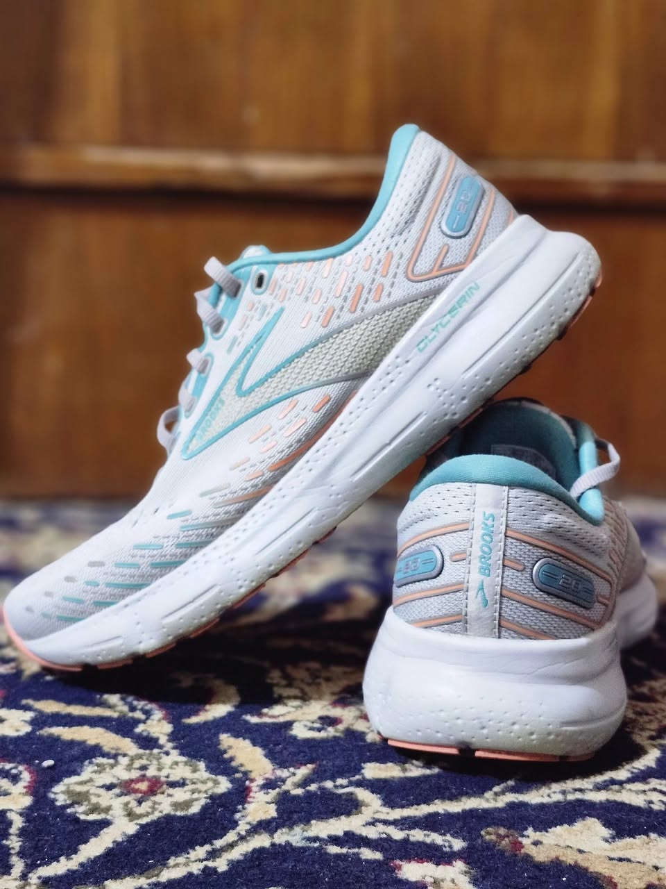 بروكس حديث گلسرين نظافة فوول 
قياس 41 طول القدم 26ونص 
السعر 70 الف 
رقم الهاتف *********** واتساب
