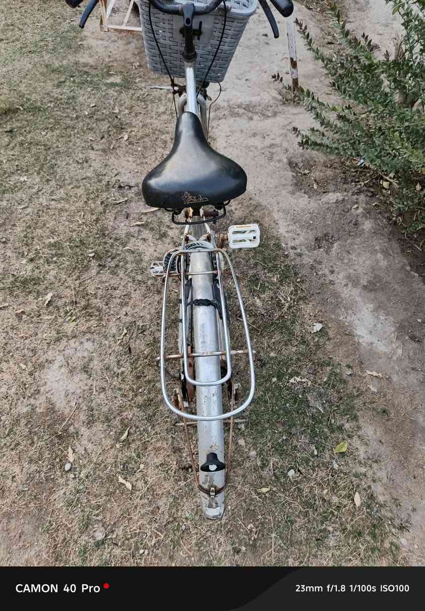 السلام عليكم
 بايسكل ياباني اصلي حجم ٢٦ لون سلفر حلو وسعره مناسب
بسعر ٣٥ الف مكاني مفرق السدة 
***********
