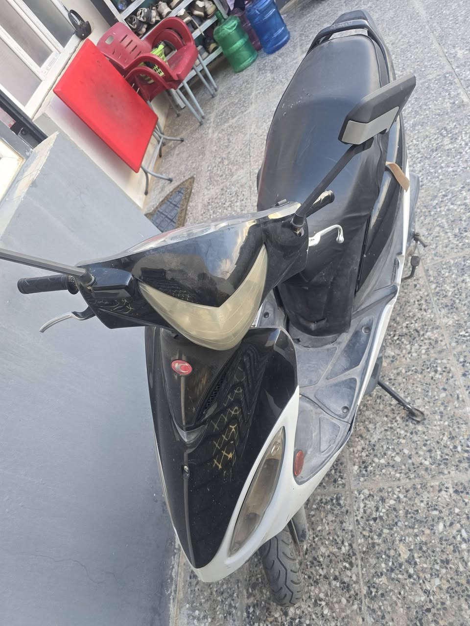 السلام عليكم كامكو جي فور
برغي مامفتوح بيه دراجه حلوه ومرتبه وبعد معروفه 
رايده ب٣٠٠ وبيه مجال بسيط 
عنواني كوفه 
للتواصل 
***********
