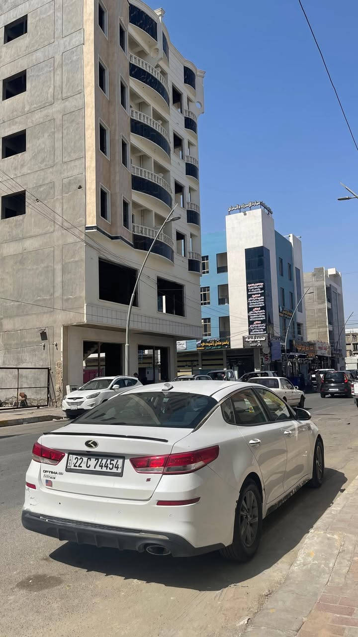 للبيع كيا اوبتما
2021
نص فول 
وارد امريكي ضرره بنيد صور حادث ضمن المنشور
باقي السياره مكفوله 
حساسات
تدفئه تبريد
كامره خلفيه
كير محرك مكفولات
السعر 150 بيه مجال بسيط
رقمي بي واتساب ***********
