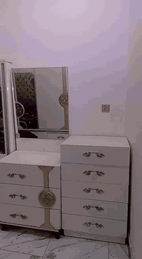 غرفه تركيه للبيع كبيره عوزها ترتيب السجه مال بيبان تعبانه سعر مناسب جد...