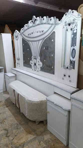 سلام عليكم غرفة ستة باب جديد شغل درجة ثانية تتكون إلى ثماني قطع العنوان حيدرية خان نص سعر مليون و 100 معا التوصيل والشد ***********
