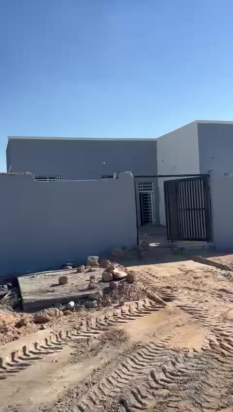 سلام عليكم
لمساحه الف متر لوجهيه 20ونزل 50لبيت ماعيز شي بس ارضيه وكهربيات شارع عرضه 15ماي وكهرب وتبليط كافت لخدمات 
***********
