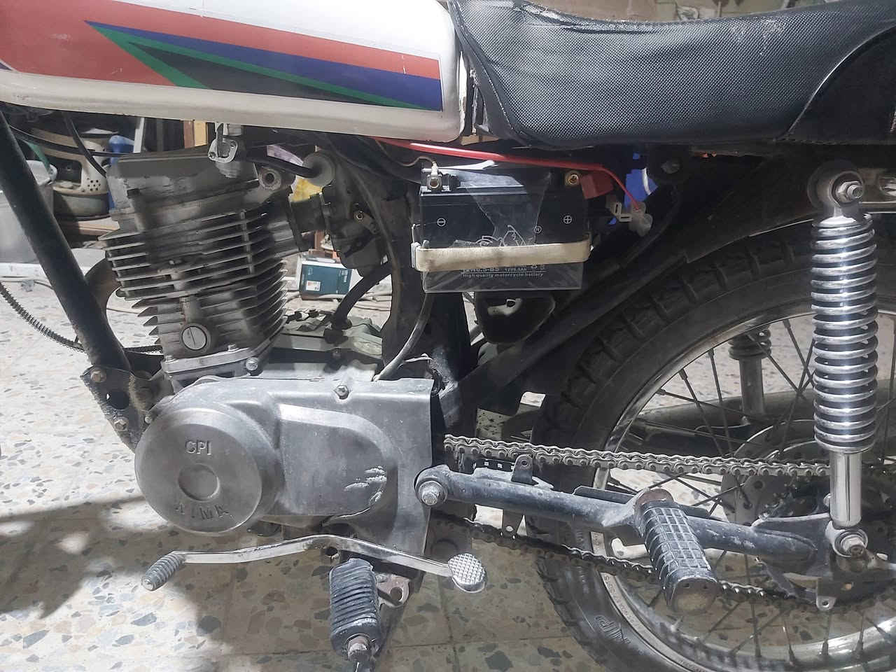 "من رخصه الأدمن ساده الكبار المحترمين'
"" ركزز وياي شراح اكتبلك"" الله يساعدك دراجه ايراني «ادوات» شغاله هندر وطلع، بس مشكلتها صغيره وماتسببلك ضرر "كلجات فقط لازم تبدلهن" مشتريها 300 صارف عليها 150 وصل سعرها 450، سعرها النهائي 280 فقط عندك فلوسها اهلا وسهلا ماعندك ربع ماينزل من سعرها يعني دراجه تصرف عليها فقط تزويد وحياكم الله
***********
