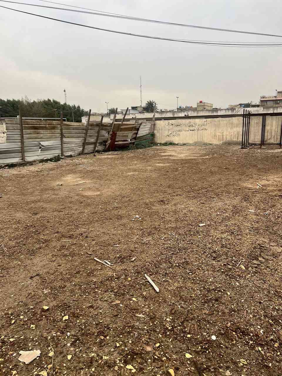 قطعه ارض 550 متر نوع تجاوز السعر 45 مليون ترهم مخزن او تتقطع مشتملات المكان الشعب شارع السواق المركزية منطقة الضباط للتواصل ***********
