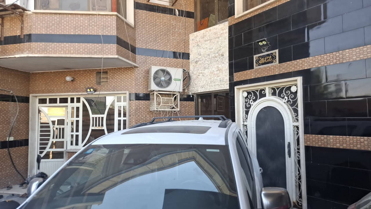 السلام عليكم دورنكو 2021 هيمي 5700 محرك سعة 5.7 لتر، 8 أسطوانات، 360 حصان رقم بغداد  فول مواصفات .
رقم تعريف المركبة
1C4SDJET9MC541090
اللون الخارجي
أبيض
 مواصفات
محرك 5700
فتحه 
ستيرن كهرباء 
دركة SRT 
فور ويل 
كشنات خزن ميموري 
كشنات كنتاره 
كامره 
رادار امامي 
كشنات تدفئه تبريد 
حساس امامي خلفي 
فجوج 6 بستم SRT 
وهواية مواصفات بيها 
السيارة حادثها جانبي والبيبان امبدل بلادي سيارة استيراد على ايدنا 
مكان السيارة بغداد بلديات غير متواجد ع الفيس  للمعلومات الاتصال على الرقم 
للاتصال// ***********
