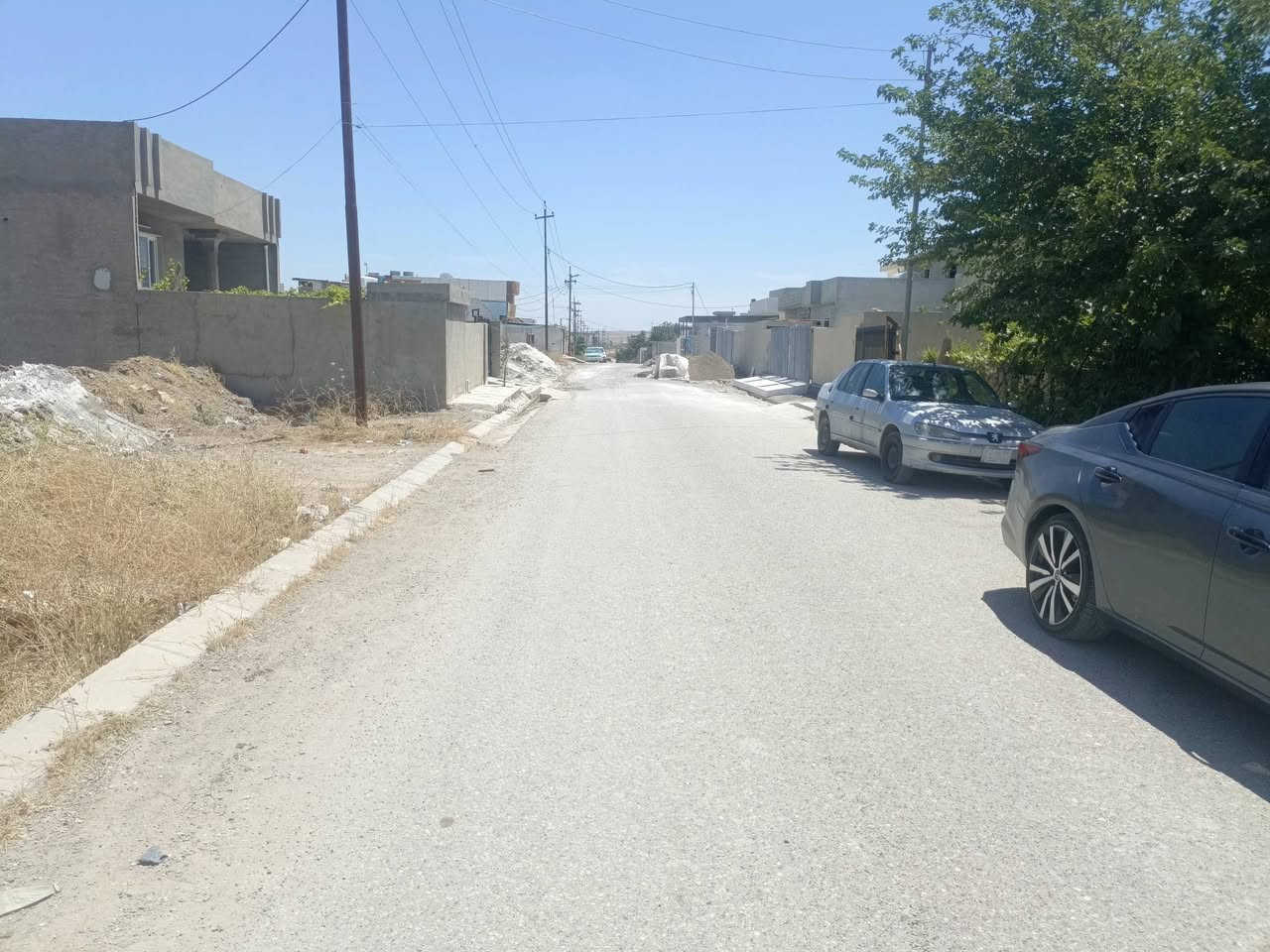 السلام عليكم قطعة أرض للبيع المكان هواره برزا مساحته 200 متر خدمات كامله سعر مناسب للشراي ***********
