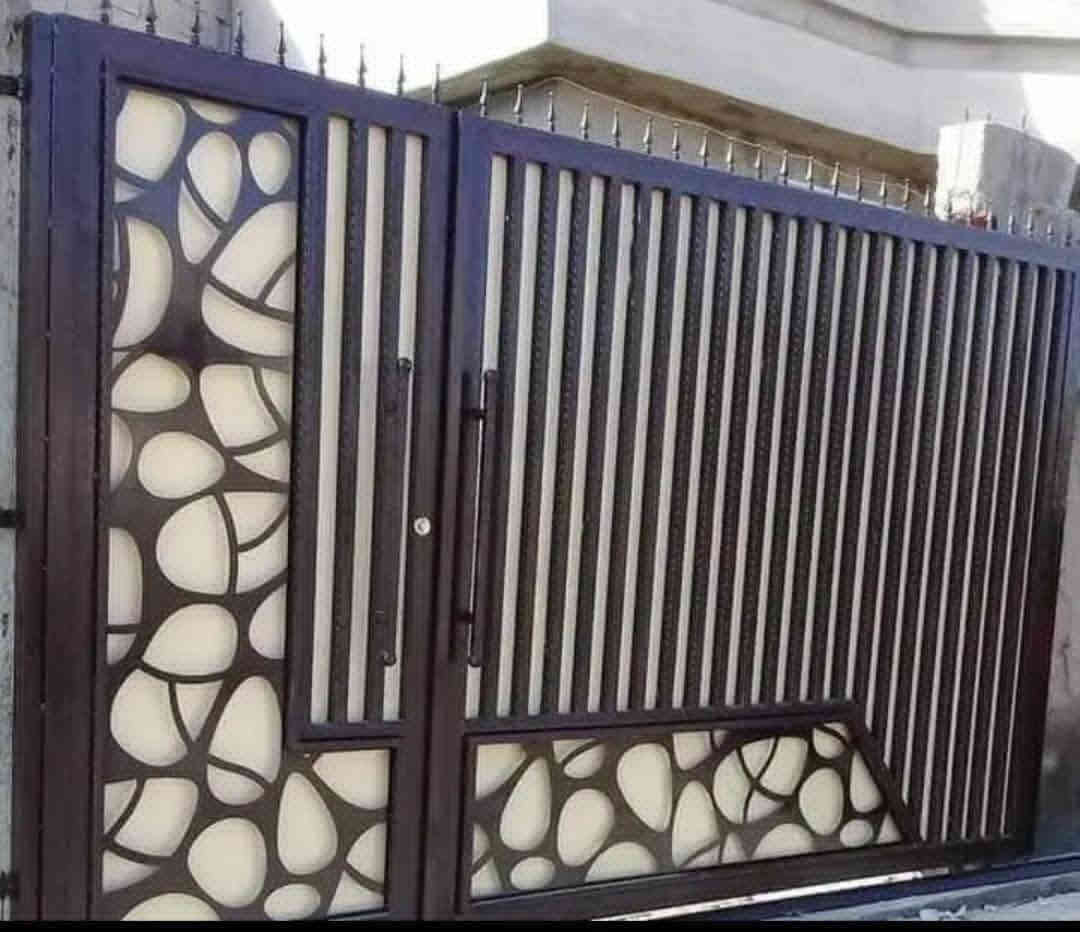 السلام عليكم 
حداد جوال تصليحات الأبواب الخارجيه والداخليه والسقائف ومحجر الدرج تغليف زجاجي مناور والسقائف بنواعها داخل بابل مستعدون لعمل جميع انواع الحدادة 
ابواب شبابيك قمريات جينكو كيسبان سندويج محجرات دروجة كابون 
برودكس واجهات درج طوارء 
اتصل او راسلني على الوات ساب  
*********** حلة, بابل
