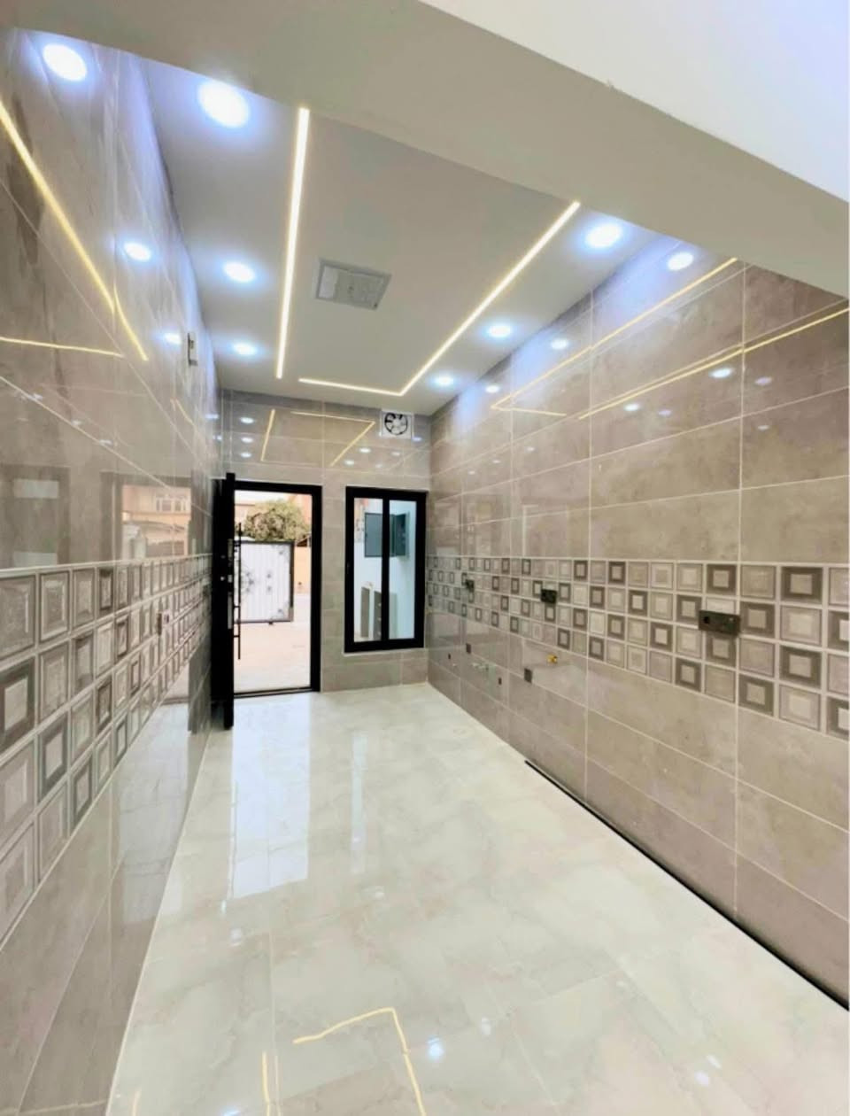 دار للبيع مساحه 156م طابقين صفر زيرو 
الموقع حي الواسطي خلف السجناء السياسين 
يحتوي على خمس غرف نوم

واستقبال وصحيات عدد 2 
للاستفسار. والمعلومات الاتصال على الأرقام التاليه 
*********** او *********** 
او مراجعه مكتب احمد الجبوري للعقارات والمقاولات 
العنوان حي الواسطي شارع الغذائيه مقابل مذخر ألماسه
