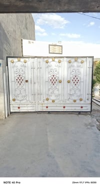 هذه لباب للبيع نضيف ولحديد مالته درجة اولى ثكيل تجي شوفه وتقتنع سعر 50...