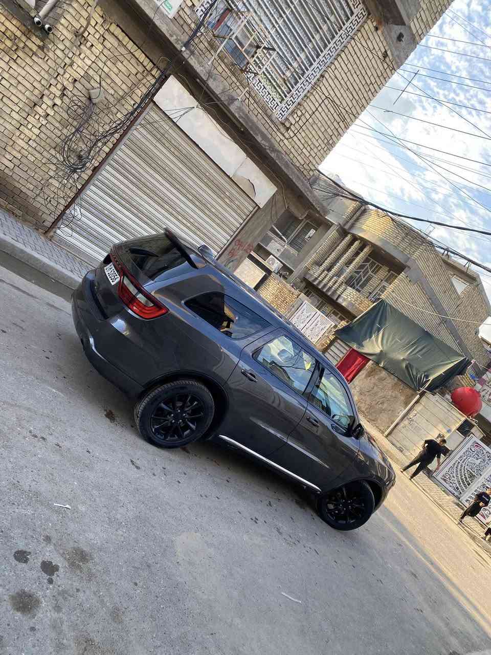 السلام عليكم دورنكو موديل 2017 حادثها مرفق بل منشور السياره بدون دواخل السياره جاهزه و جديده ماناقصها شي 
مواصفات 
بصمه تشغيل 
بصمه بواب 
تشغيل عن بعد 
حساس امامي 
حساس خلفي 
تحكم ستيرن جيهتين
مانع نزلاغ 
ثلاث انضمه قياده 
سبعه راكب 
كير ماوس 
ماشيه90 الف حقيقي 
محرك المرغوب بدون دوانز 
السياره جديده و جاهزه من كل النواحي رقم بغداد بسمي الدولي تحويل ثاني يوم وين مايعجبك مكان السياره بغداد رقم الهاف *********** مكان السياره بغداد الرصافه
