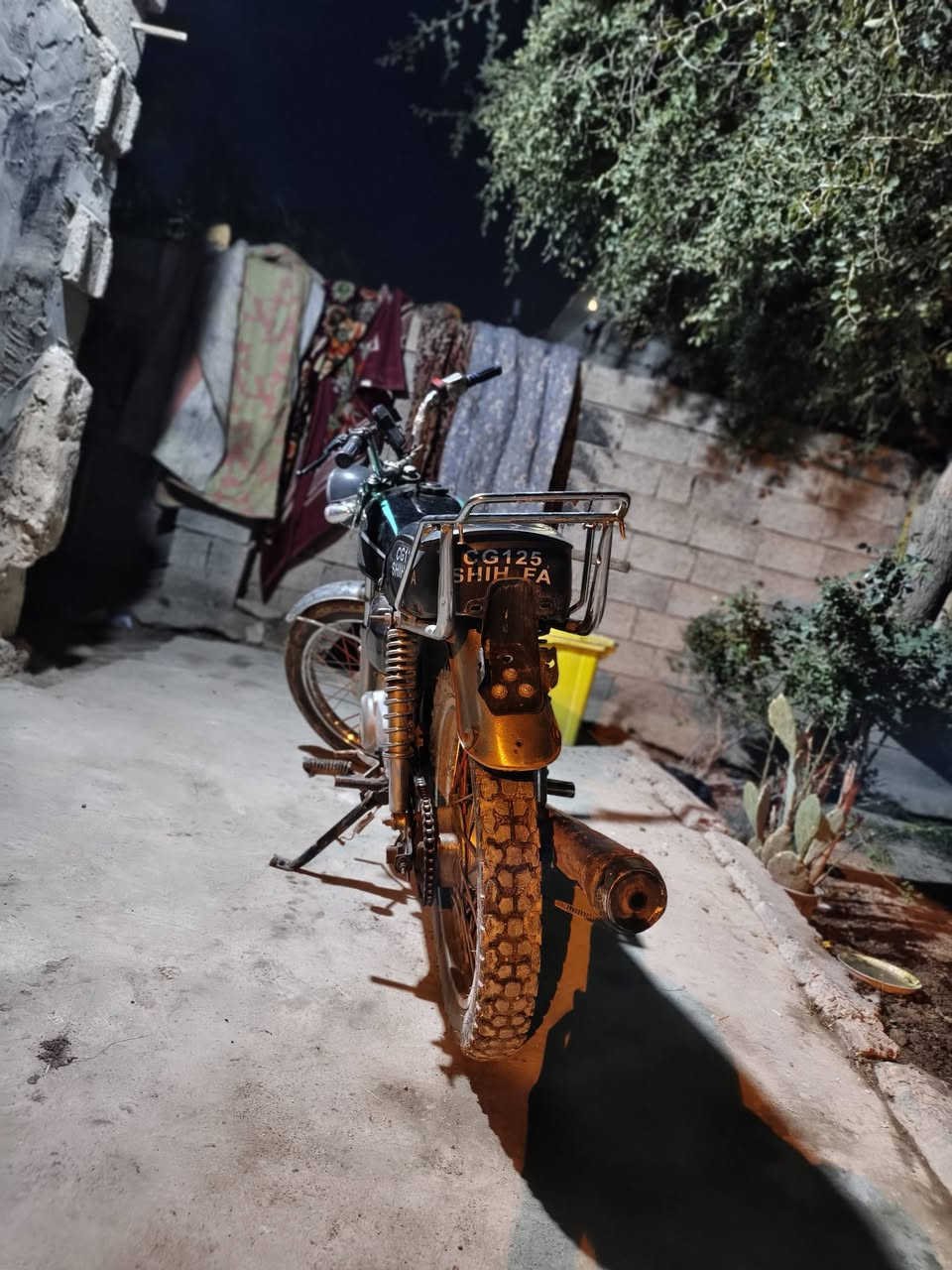 السلام عليكم دراجه كلك للبيع سعر 250 وبيها مجال اتصل ودلل 0770 207 6201
