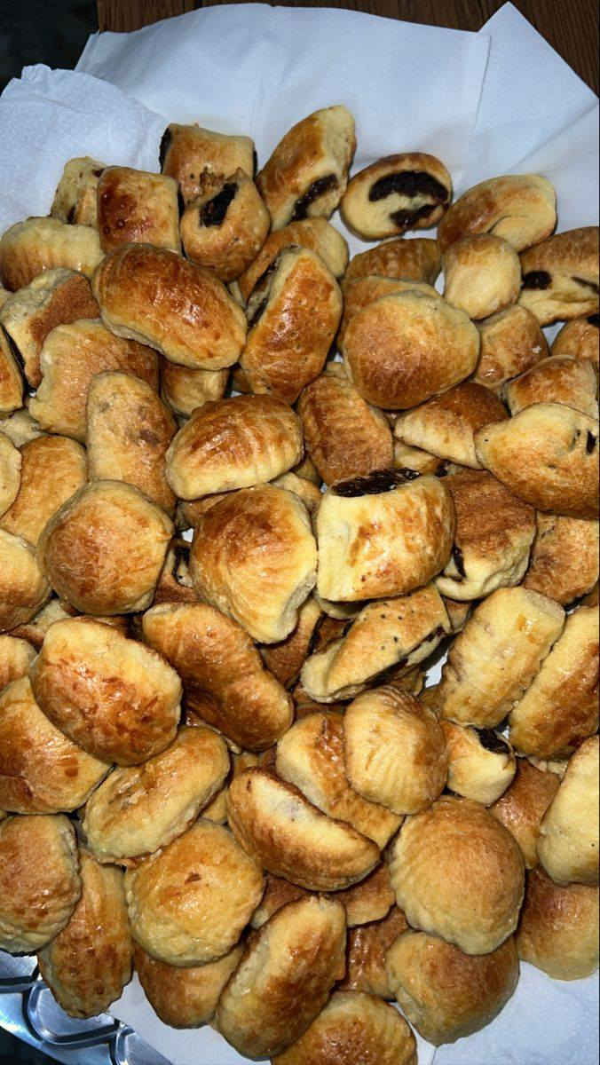 نعلن لزبائننا الكرام عن فتح باب الحجز  (الكليجة والكيك) 🥐🥮
​كليجة بالتمر: 6,000 د.ع (للكيلو)
​كليجة بالحلقوم: 6,000 د.ع (للكيلو)
​كليجة (سمسم أو مبروش): 6,000 د.ع (للكيلو)
​كليجة مشكلة: 7,000 د.ع (للكيلو)
​كليجة بالجوز (الفخم): 8,000 د.ع (للكيلو)
​كيكة شاي (سادة): 6,000 د.ع (للقالب)
​كيكة كاكاو: 7,000 د.ع (للقالب)
​🚗 خدمة التوصيل:
متوفرة لجميع مناطق الناصرية.
​📝 للحجز والاستفسار:
يرجى مراسلة الصفحة


**إذا كنت صاحب هذا الإعلان وتريد حذفه لأي سبب، رجاءا أرسل رسالة إلى الدعم الفني**