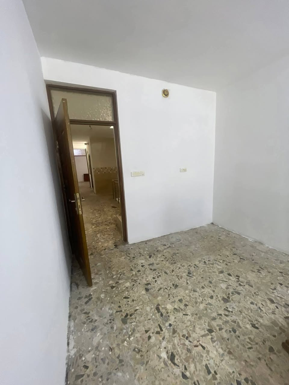 يا الله
مشتمل للبيع في منطقة الشعب حي التجار الثانية مقابل مدرسة غمدان
المساحة ٧٥ متر
واجه ٣،٥ م
نزال ٢١،٥ م
يحتوي على ٣ غرف نوم وصالة خطار ومطببخ ومنور وخدمات بكل طابق
للاستفسار
مكتب الحضارة للوساطة العقارية
***********
