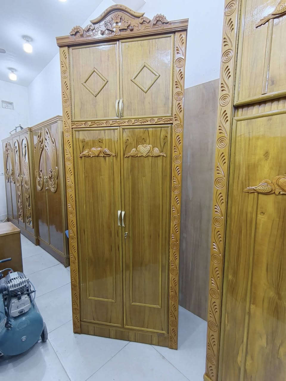 غرفه  ام مسارح تزكام طابقين صاج داخل وخارج مستخدم قليل شغل حديث العنوان اربع سايدات جدد مال عبجية قرب صيدلية محمد جاسب بدر ميسان نهايت كراج بغداد (***********)
