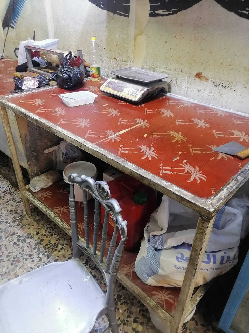 سلام عليكم فرن ستعمال قليل وعجانه ام جيس وخماره وعربانه و25طاولي ميوزه تزكاه عدد ٢ وميوزه عرض عدد ٢ الستفسار على هاذ رقم بي واتساب  ***********
