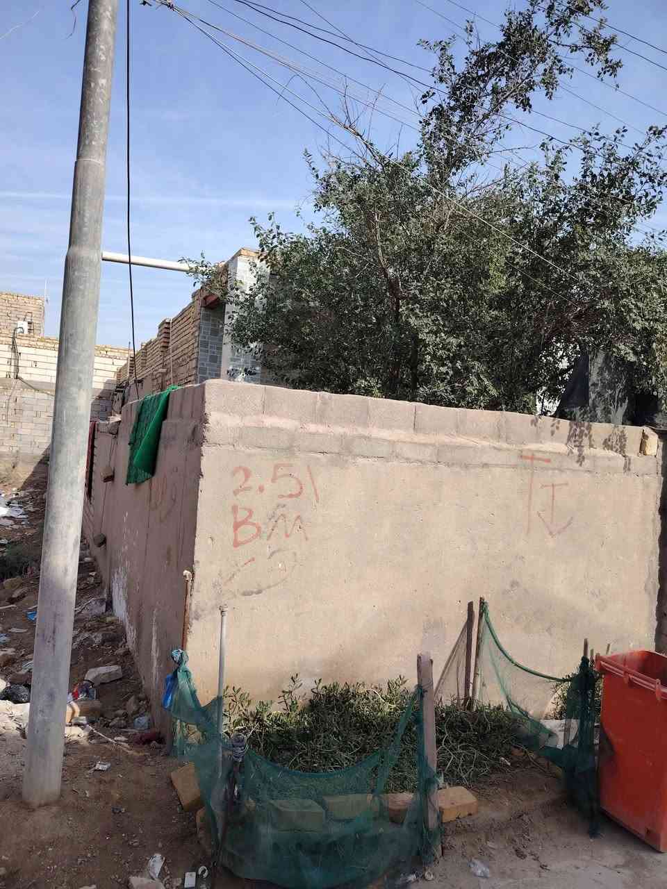 🔹 بيت قديم للبيع البيت ركن 🔹
📍 ذي قار-قضاء الفهود – حي الإسراء الأول قرب روضه 
🛣️ شارع صب مباشر 
📄 طابو صرف – تحويل مباشر

📐 المساحة حسب الطابو: 200 م²

🏠 بناء طابوق  قديم
📌 موقع ممتاز،  موجود كافة الخدمات ✅

📞📲 الاستفسار اتصال أو واتساب
 ***********
سعر 75
