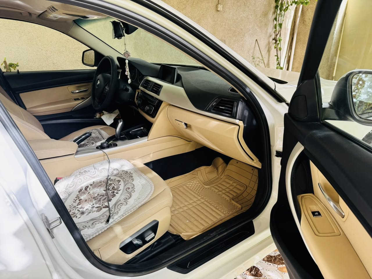 BMW 320i
وارد امريكي 
حادثها باب ٣ قطع صبغ يعني .. لابجم ولاجنطة 
موديل ٢٠١٨
جانيها من ٢٠١٩ على ايدي
بأسمي تحويل مباشر
رقم بغداد
محرك ٢٠٠٠ تون تيربو
محرك وصدر كله بلادي
تبريد ممتاز
السيارة مال بيت فول نظافة
السعر ١٩٥$ بيها مجال بسيط
بغداد مجمع ٦ قرب مدينة العاب السيدية
*********** ابو مريم
