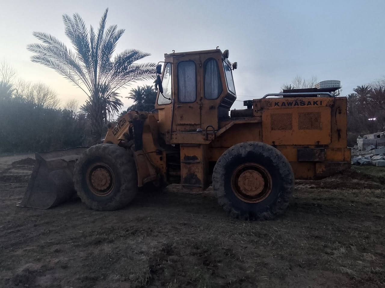 السلام عليكم شفل للبيع كاوسكي موديل 84 كير ومحرك مكفولات جاهز إلى العمل الاستفسار على هاذا الرقم ***********
