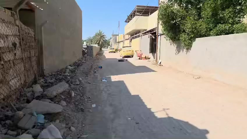 دار للايجار المساحه 250متر طابو زراعي سند 25 يحتوي غرفه وهول واستقبال ومطبخ ومجمع صحيات
العنوان/حي جزائر قرب بانزين خانة ابو عجاج
السعر /300 قفل 
للاستفسار -مراجعه مكتب عقارات اضواء المدينة  ☎️*********** 
🌍عنوان المكتب /حله /شارع 80 جهه كربلاء -مقابيل اسماك الشجيري
