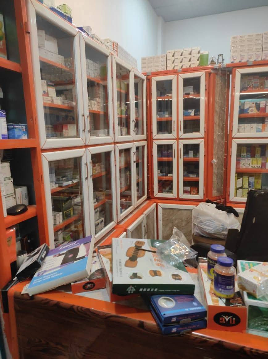 للبيع رفوف متكامله مع باترينات صيدليه مغروضات سعر ٦٠٠ وبيه مجال ع خاص
فلوجه استدارة ابو النسوره باتجاه البورديني
*********** بي اوتساب
