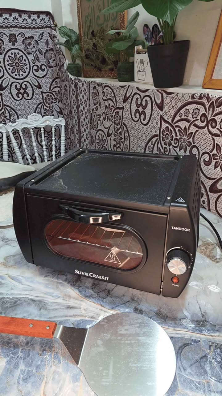 الف رحمه على  روح امه وابوه الي يعلقلي مصدر رزقي الوحيد 
فرن تندور سيلفر كرست 2100 واط يمنحك حرارة تصل إلى 400°

خبز، مناقيش، بيتزا… كلها جاهزة خلال دقائق

توزيع حرارة مثالي وطعم أصلي

حجم عملي يناسب كل مطبخ

مع صينية + شبك + أدوات بيتزا كاملة

أداء قوي وسرعة تسخين عالية

يوجد خدمة توصيل لجميع المحافظات بغداد, العراق


**إذا كنت صاحب هذا الإعلان وتريد حذفه لأي سبب، رجاءا أرسل رسالة إلى الدعم الفني**