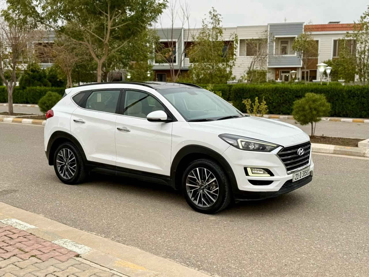 توسان خليجي موديل 2019
فول موصفات 
بصمه بانوراما 
كشن جلد + كهرباء 
تبريد قطعتين 
شحن لاسلكي 
كامرا + حساس امامي حساس  خلفي 
بعد بي اهواي موصفات 
ماشي 120 الف 
كير محرك بشرط 
تخم تاير صدر كله جديد 
سيارا  بدون صبغ بي بارد موجود السونار ويا المنشور 
سعر 175 بي مجال 
مكاني اربيل

***********
