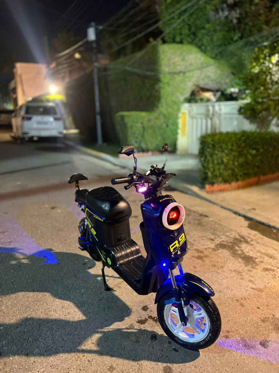 سلام عليكم
للبيع دراجه R9

بطاريات حجم كبير 

ملف كهربائيات كلهن نضاف 

كفرات نضاف 

لايتات عالي ناصي اشاير رباعي يمنه يسرة كلهن شغلات 

بريكات دهن 

تايرات جدد 

شاشة شغاله 

عنوان حي جهاد الأطباء 

رقم تلفون ***********

سعر 400بيه مجال قليل كلش
