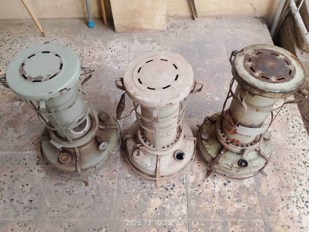 للبيع الثلاثه ٥٠ الف موضحين نضافتم بالصور للتواصل على الرقم ***********
