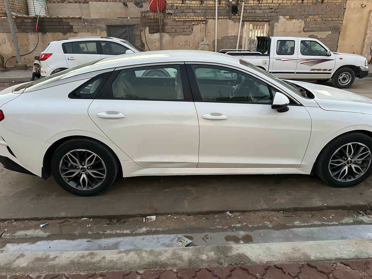 السلام عليكم للبيع كي 5 مديل 21 خليجيه كفاله عامه محرك الفين رقم بغداد تحويل مباشر السياره حره مكاني ناصريه  ***********
