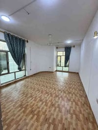 شقة طابق أول للإيجار – المنصور/المتنبي شقة مؤثثة للإيجار تتكون من:  • ...