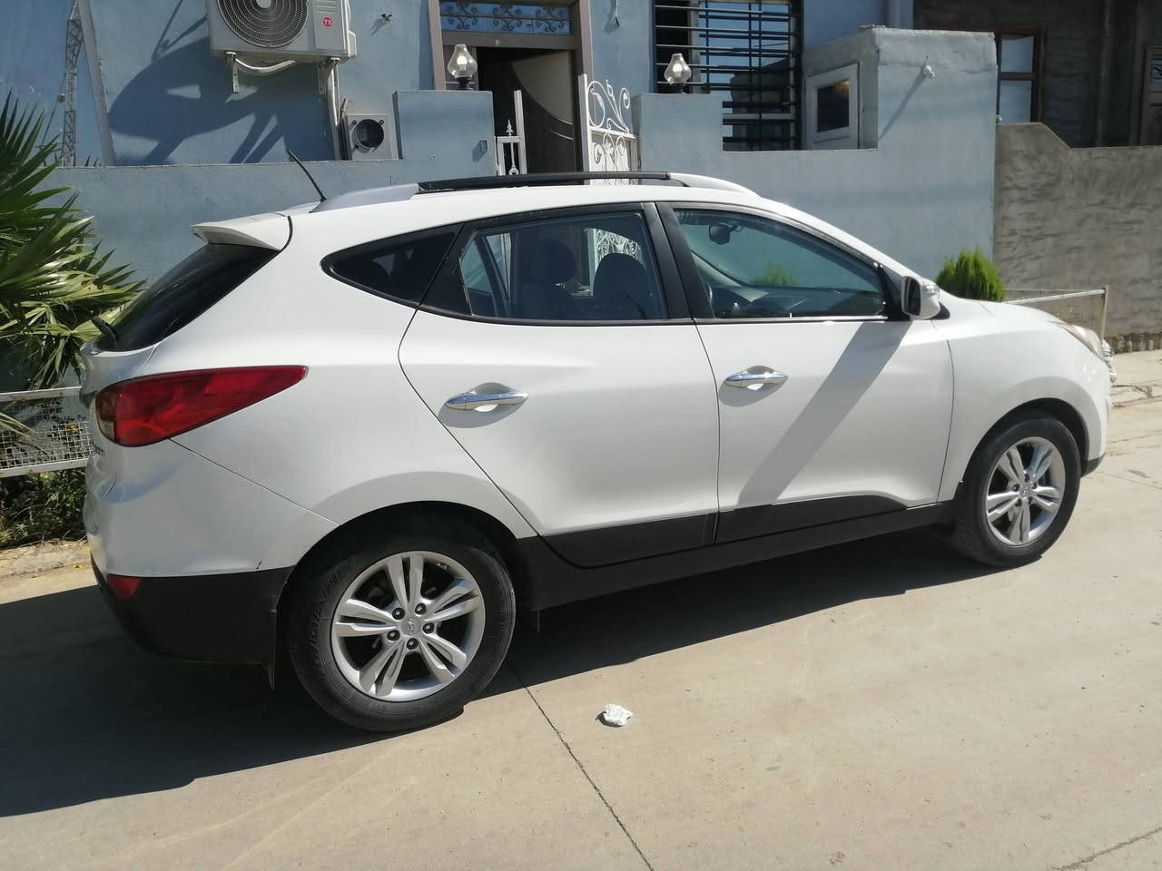 توسان 13 امريكي . محرك 2400 مفتوح شرط شركه 
السونار موجود بصور السعر 135وبيها مجال 
مكانها ناحية يثرب ***********
