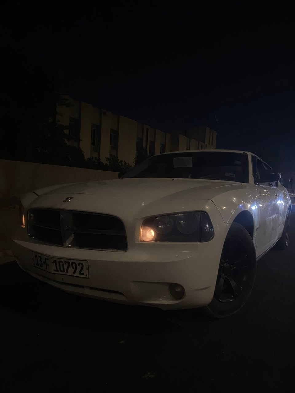 سلام عليكم
جارجر موديل ٩ رقم انكليزي ميسان مشروع وطني تحويل ثاني يوم سنويه جديده 
سياره جاهزه لاخير كير مكينه حداديه تخم تاير تبريد 
سياره مانقصه برغي عده جامه الخلفيه 
مصبوغه عام تغير لون من فيلي الا ابيض 
مكينه ٣٥٠٠ كفاله 
داخل جديد بمعنه الكلمه شاشه او كامره دواره 
حادثه جاملغ امامي ومصلخ نفسه بذون دواخل 
مكاني حله ناحيت نيل رقمي *********** 
بي واتساب بيع او مراوس اب اقل منها معروضه اب ٨٠ وبيه مجال
