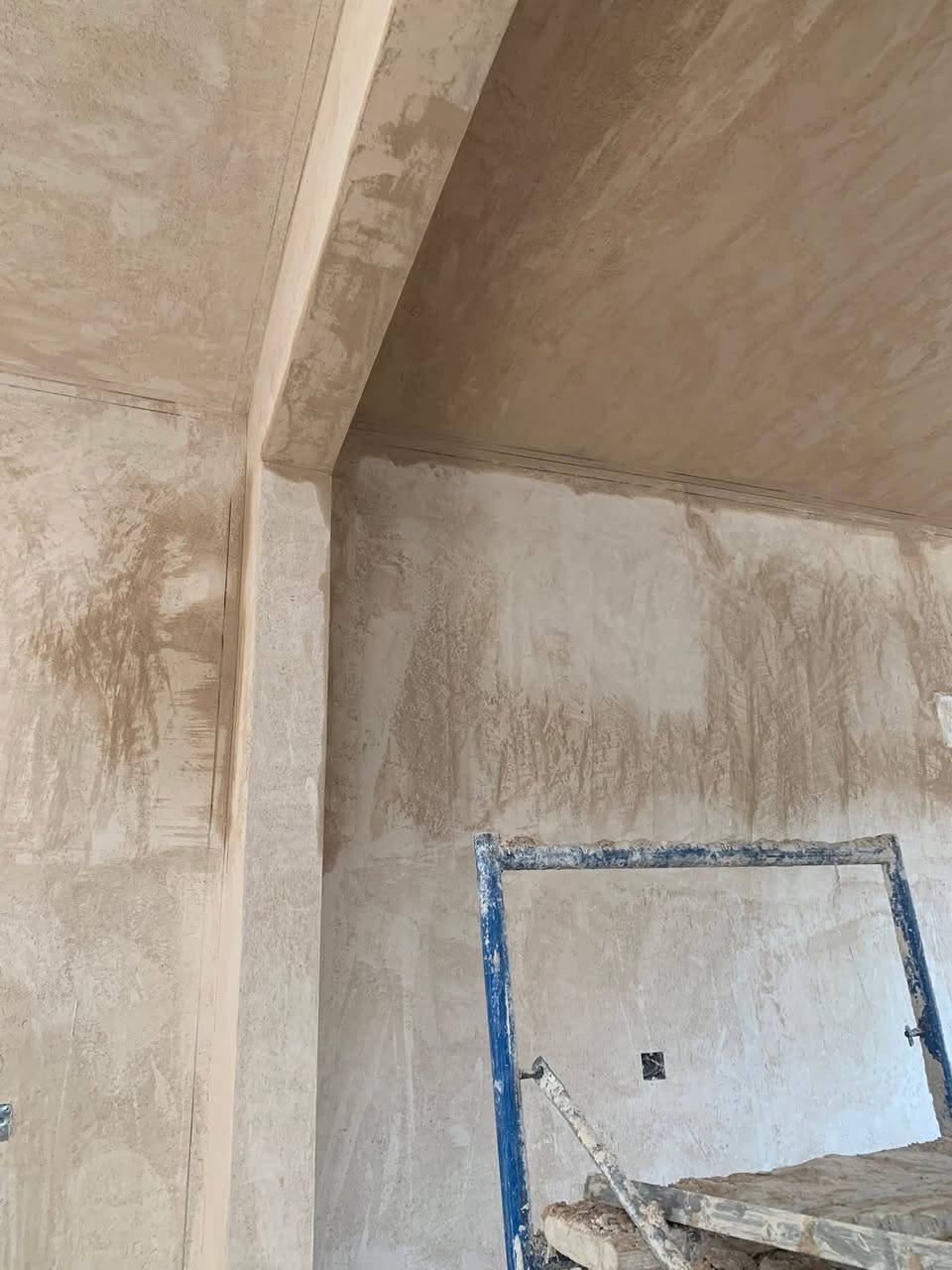 سلام عليكم  لبخ سمنت خشن سقل ناعم  تشميع  جص  جوده عاليا كادر مختص كل مايخص البخ    وبناء ممرات وسبتتنك  للحجز والاستفسار مراسلتي ع خاص او  الاتصال ***********
