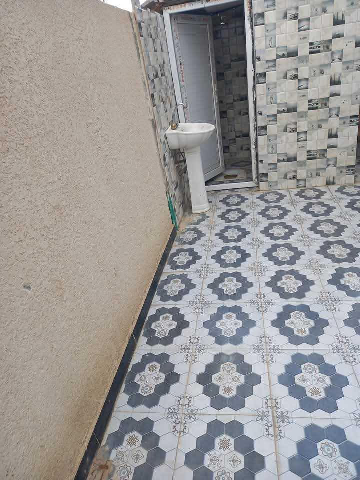 دار 🏡 للبيع طابو صرف  مجمع البوابه  مقابيل الشراكيه 

المساحه (230) متر طابقين 

 اربع غرف وصالتين ومطبخ وبرانيي وحماامات داخلي وخارجي 

 مطلوب ٨٨ الشهر (480) 

بيد البائع (50) 

للاستفسار الاتصال ع الرقم (***********)
