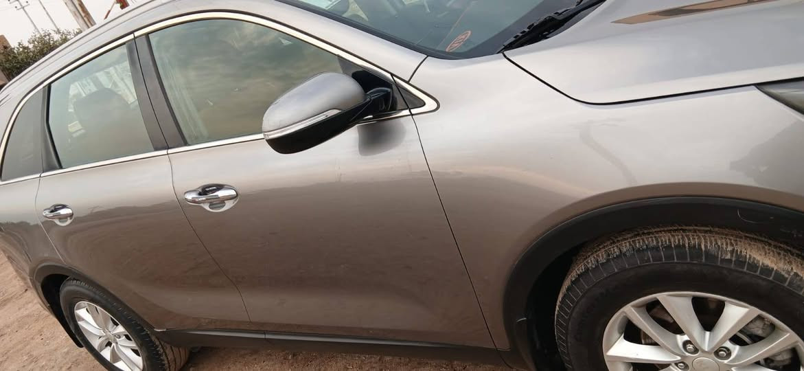 السلام عليكم كيا سورنتو للبيع مديل 16رقم ذي قارسياره مكفوله v6سلندر بيها بس قبق الجنطه مبدل السياره حيل نضيفه وبيها سونار السعر 170وبيها مجال7763491794
