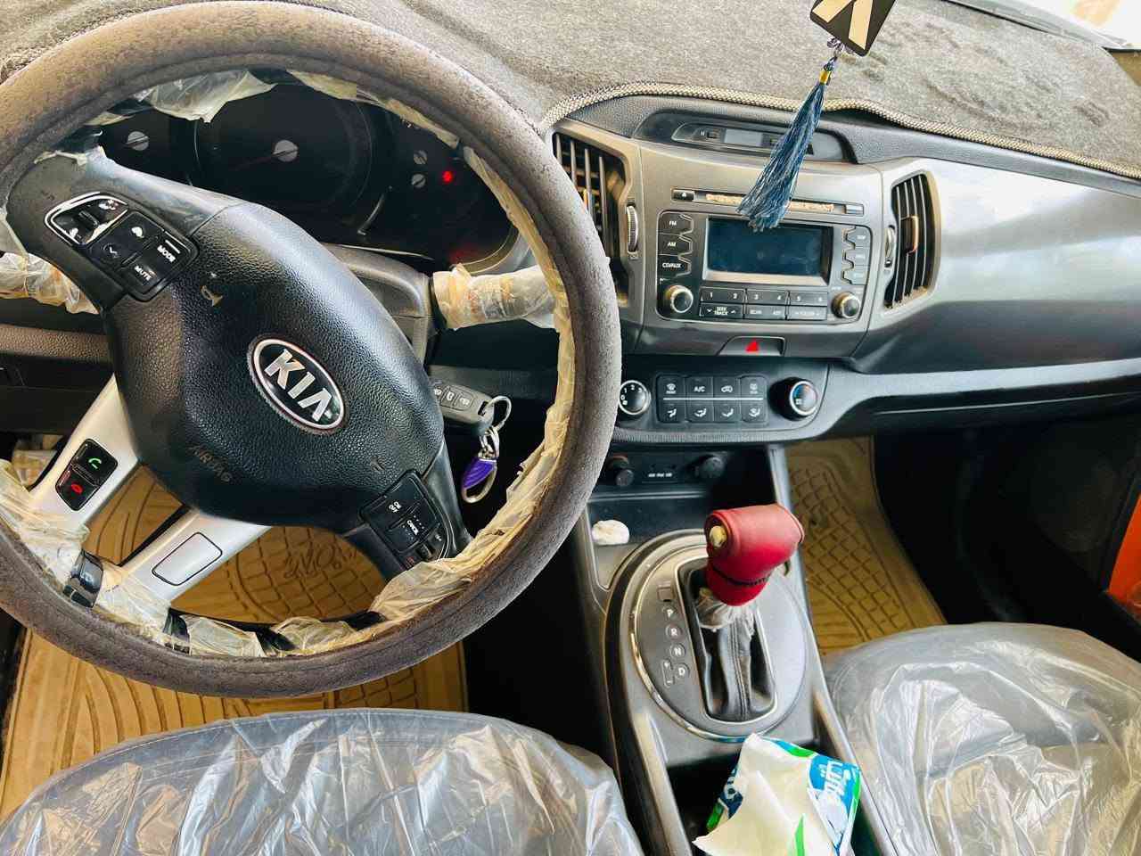 سبورتج ٢٠١٣ رقم انكليزي هزه وسنويه جديده رقم بغداد 
سياره نضيفه بمعنه الكلمه ماتصرف عليها ربع مكاني بابل باسمي مداور ثاني يوم السعر ١٣٥ وبيها مجال


**إذا كنت صاحب هذا الإعلان وتريد حذفه لأي سبب، رجاءا أرسل رسالة إلى الدعم الفني**