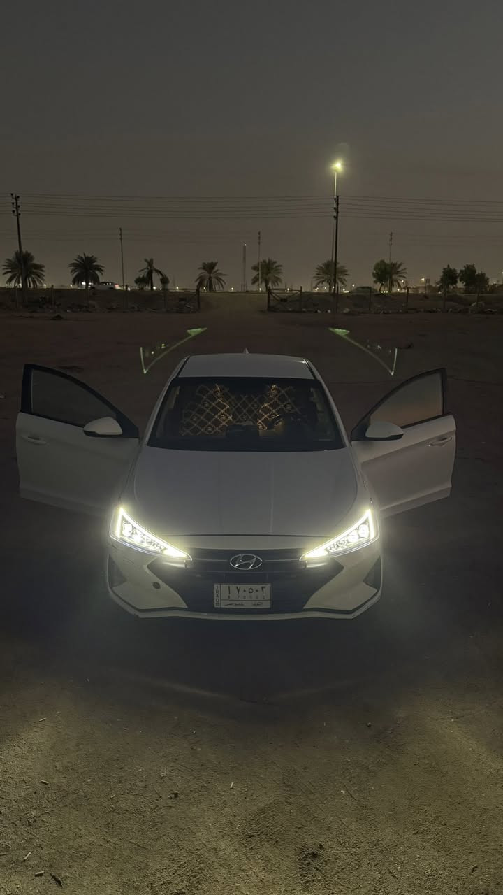 هيونداي النترا 2019 وارد السياره عورتها بسيطه جاملغ ايسر وشبر من البنيد ولباقي كفاله حتى الحداديه جديده 
( اقل من سنه السياره تصير حره لان معوقين) 
محرك 2000 دوش الگير اي تي 3 أنظمة قيادة
 وما شاء الله عليها 
سعرها 130 ومجالها شي بسيط
***********
