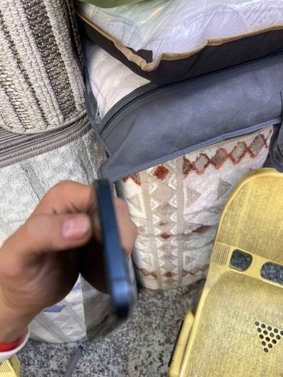 سلام عليكم آيفون 13نضيف شوفت عينك جهاز مكفول من كلشي فقط مبدل شاشه وكامره إماميه تطفه وتشتغل جهاز كله شغال بطاريه ٨١مامبدله وذكره ١٢٨جهاز نضيف سماعات كامرات شغال جهاز تجي تفحص شوفت عينك سعر جهاز ٣٠٠مال مستعجل مكان بغداد شعب قرب سوق شلال رقم الهاتف ***********
