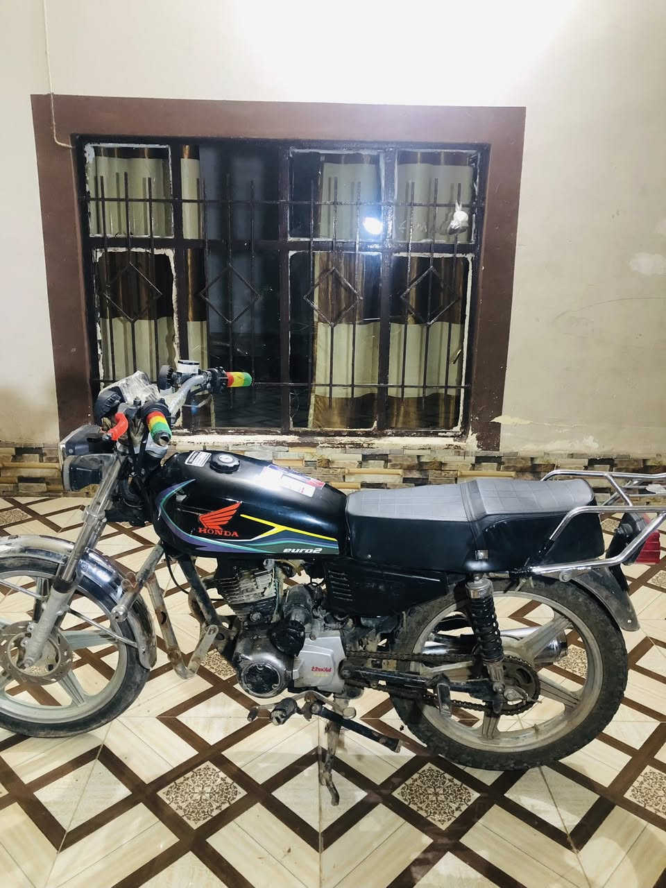 سلام عليكم دراجه ايراني 5 كير موديل 2019 جاهزه للبيع السعر 250وبي مجال شراي هلا بيك مكان الحويجه مراسله ع خاص وتدلل او اتصال ***********
